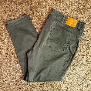 American Eagle Flex Soft Twill Slim Pant Size 42X32